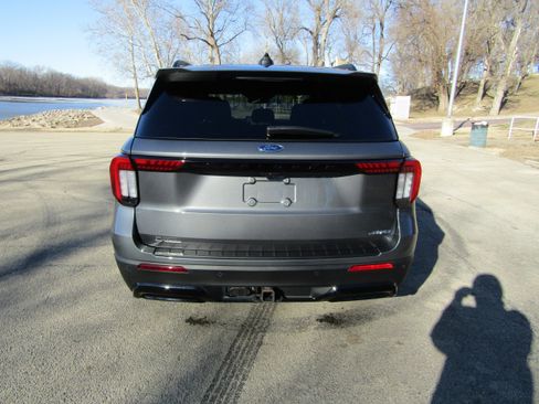 Certified 2025 Ford Explorer ST-Line w/ Premium Package AWD/4WD image 4