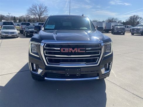 Used 2023 GMC Yukon SLT w/ SLT Premium Package image 2