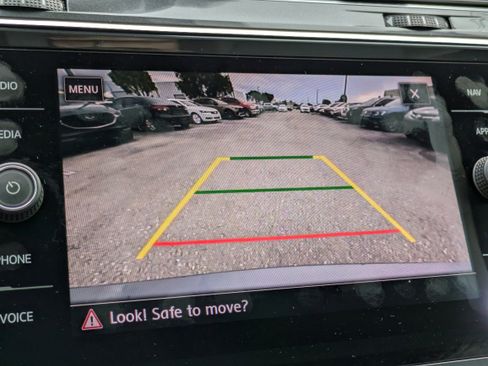 Used 2020 Volkswagen Tiguan SEL image 32