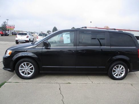 Used 2020 Dodge Grand Caravan SXT image 3