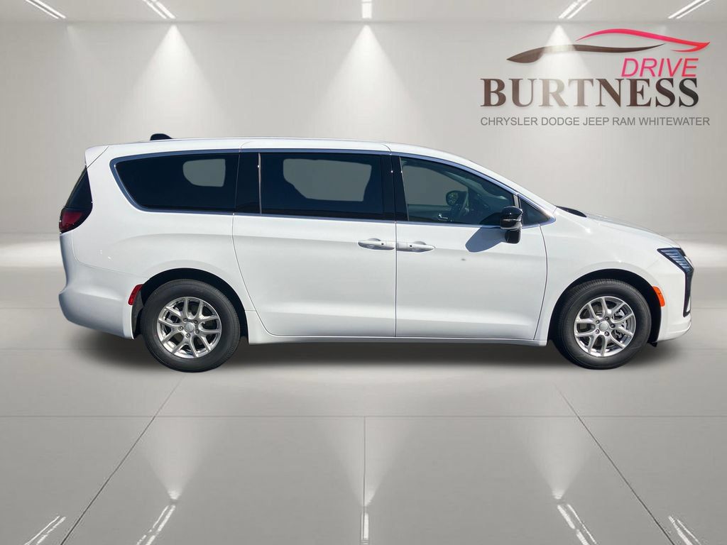 New 2027 Chrysler Pacifica Select FWD image 6