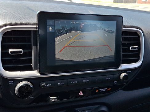 Used 2023 Hyundai Venue SEL FWD image 19