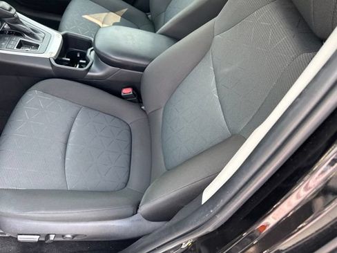 Used 2025 Toyota RAV4 XLE FWD image 11