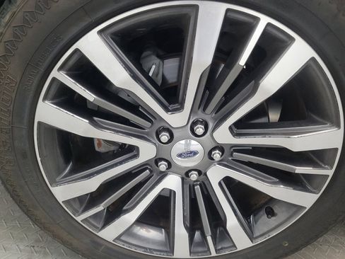 Used 2016 Ford Explorer Platinum image 31