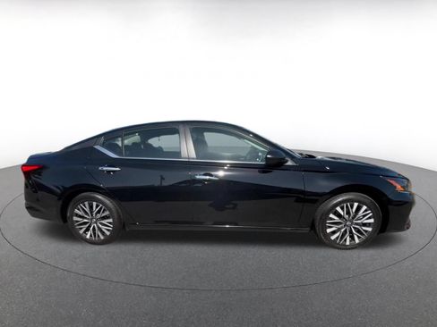 Used 2025 Nissan Altima 2.5 SV FWD image 16