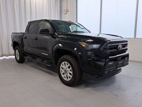 Used 2025 Toyota Tacoma SR5 RWD image 4