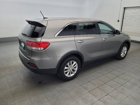 Used 2017 Kia Sorento L image 10