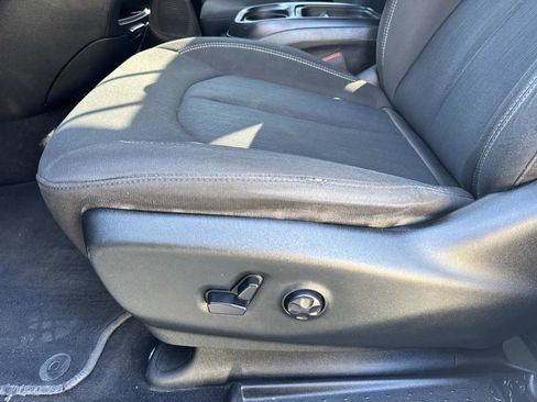 Used 2020 Chrysler Pacifica Touring w/ S Appearance Package image 17