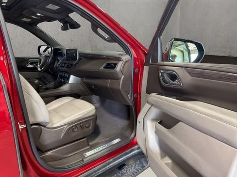 Used 2023 Chevrolet Tahoe Z71 w/ Luxury Package AWD/4WD image 18