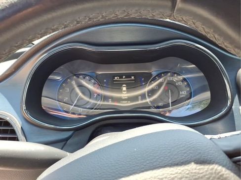Used 2015 Chrysler 200 S FWD image 20