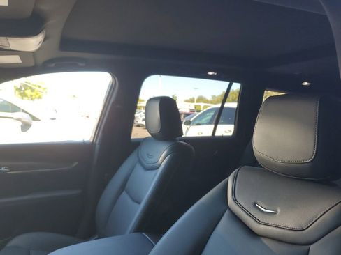 New 2025 Cadillac XT6 Luxury image 18