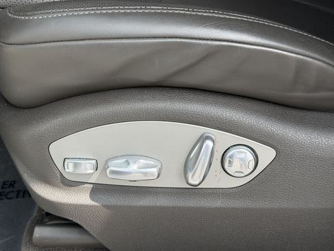 Certified 2023 Porsche Macan AWD/4WD image 26