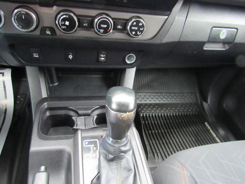 Used 2016 Toyota Tacoma TRD Sport w/ Towing Package image 30