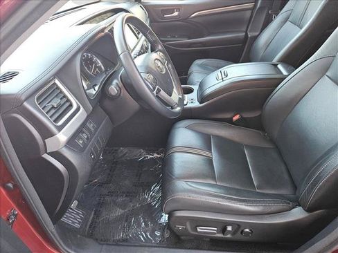 Used 2017 Toyota Highlander SE AWD/4WD image 20
