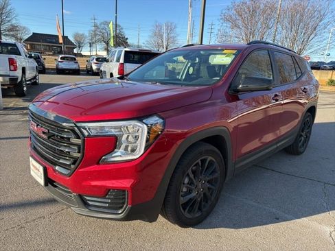 Used 2024 GMC Terrain SLE w/ Elevation Edition image 7