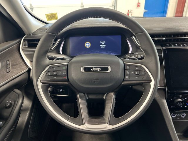 Used 2023 Jeep Grand Cherokee Limited AWD/4WD image 15