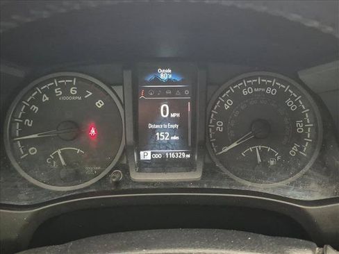Used 2018 Toyota Tacoma TRD Off-Road AWD/4WD image 4
