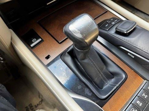 Used 2019 Lexus LX 570 4WD w/ Luxury Package image 34