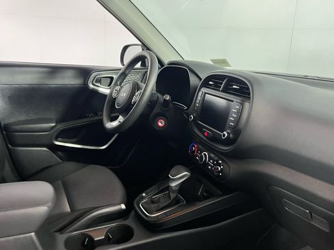 Used 2025 Kia Soul LX image 27