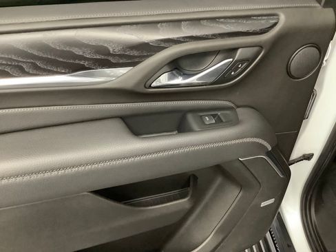Used 2021 GMC Yukon Denali w/ Denali Premium Package AWD/4WD image 4