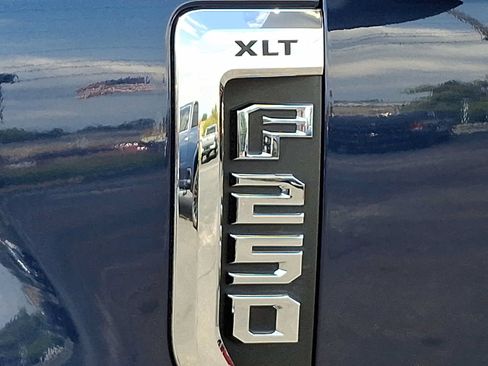 Used 2018 Ford F250 XLT w/ XLT Premium Package AWD/4WD image 30