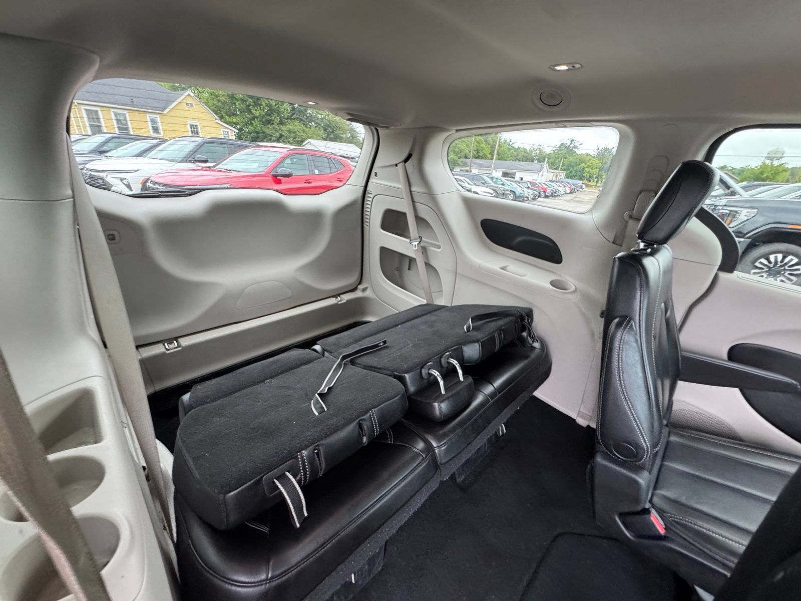 Used 2023 Chrysler Pacifica Touring-L FWD image 30