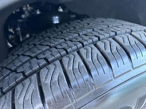 New 2025 Ford Expedition Active image 28