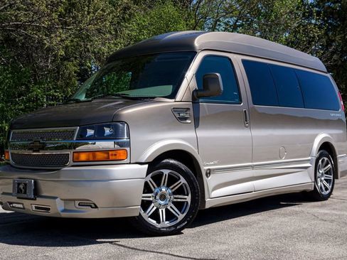 Used 2017 Chevrolet Express 2500 RWD image 92