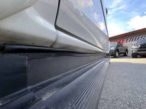 Used 2005 GMC Sierra 2500 SLT w/ Heavy-Duty Power Package image 52