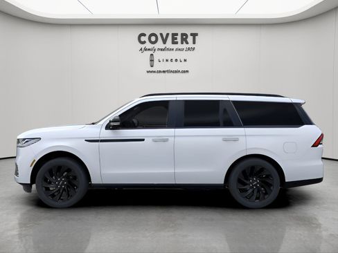 New 2026 Lincoln Navigator Reserve w/ Jet Appearance Package AWD/4WD image 3