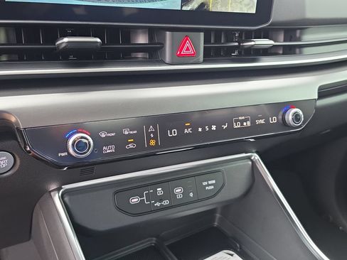 New 2026 Kia Carnival SX w/ SX Dark Edition Package FWD image 27