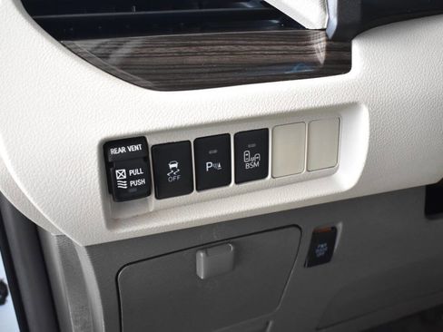 Used 2015 Toyota Sienna XLE w/ XLE Navigation Package FWD image 36