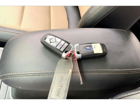 Used 2022 Ford Escape Titanium w/ Titanium Elite Package image 12