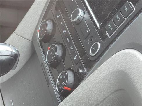 Used 2015 Volkswagen Passat TDI SE FWD image 29