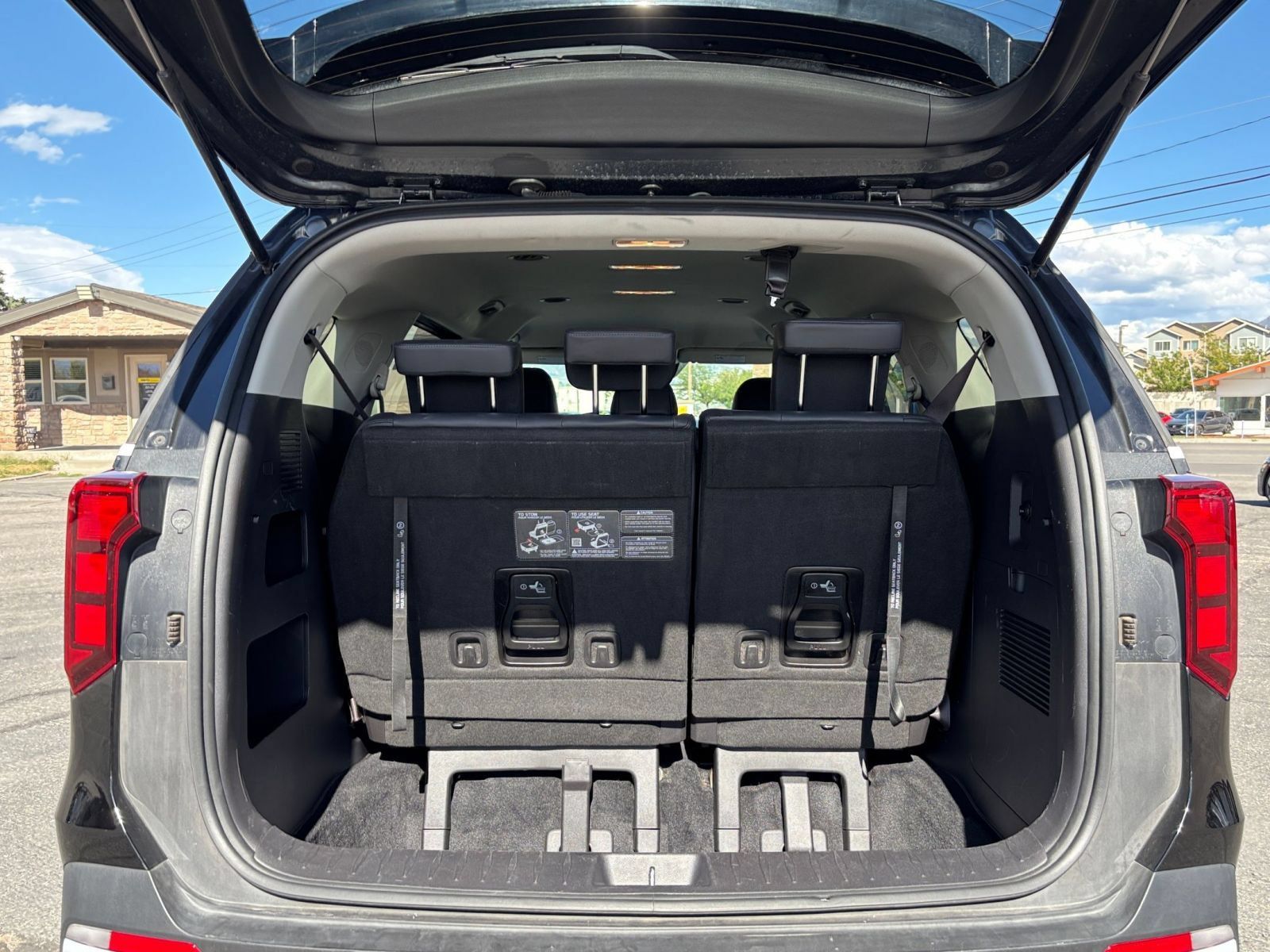 Used 2026 Kia Carnival FWD image 33