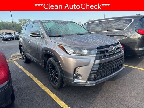 Used 2019 Toyota Highlander SE image 3