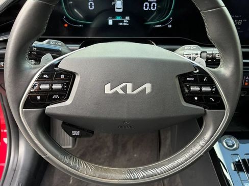 Used 2023 Kia Niro EX FWD image 9