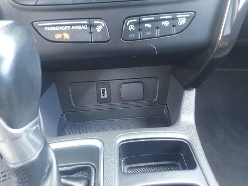 Used 2017 Ford Escape Titanium w/ Equipment Group 301A AWD/4WD image 18