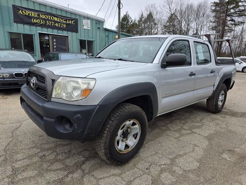 Used 2011 Toyota Tacoma V6 4x4 4dr Double Cab 5.0 ft S image 4