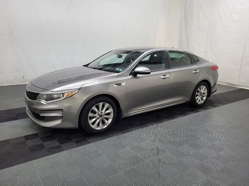 Used 2018 Kia Optima LX FWD image 2