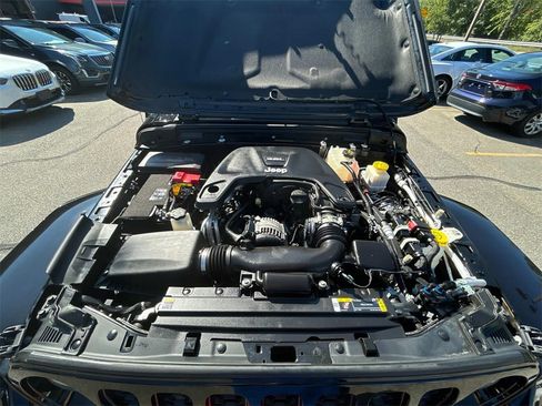 Used 2021 Jeep Gladiator Overland image 12