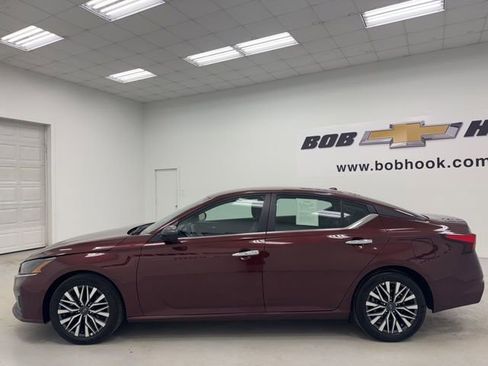 Used 2025 Nissan Altima 2.5 SV image 8