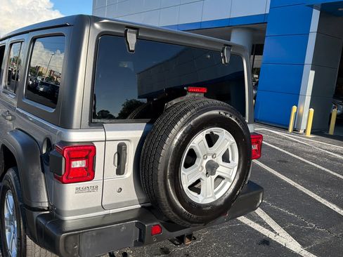 Used 2020 Jeep Wrangler Unlimited Sport S AWD/4WD image 4