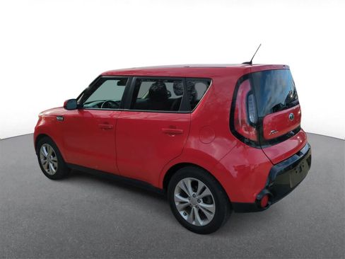 Used 2016 Kia Soul + image 6
