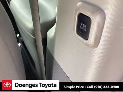 Used 2019 Toyota Sienna XLE w/ XLE Navigation Package image 10