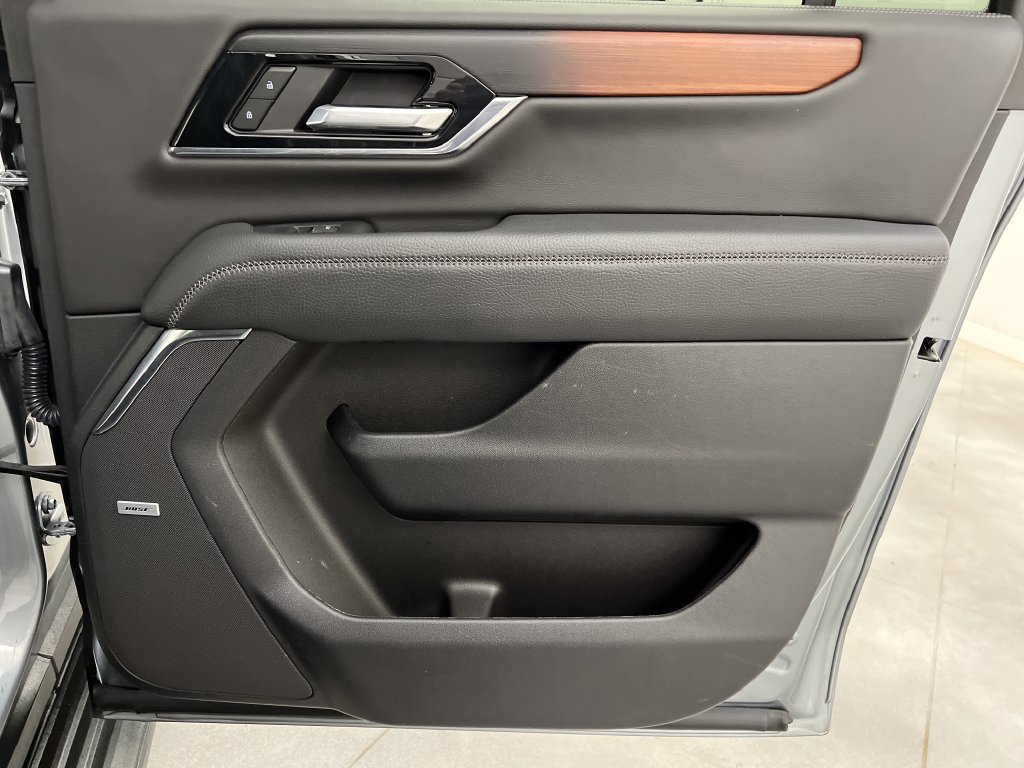 Used 2025 GMC Yukon XL Denali RWD image 25