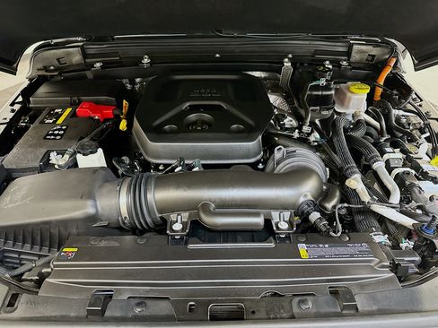 Used 2025 Jeep Wrangler Sahara image 33