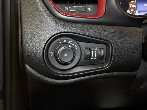Used 2020 Jeep Renegade Trailhawk image 34