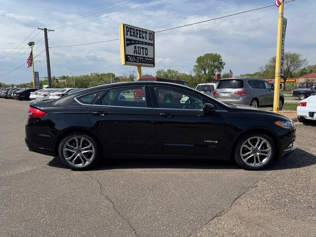 Used 2017 Ford Fusion SE w/ Equipment Group 601A FWD image 4