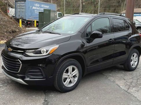 Certified 2022 Chevrolet Trax LT w/ LT Convenience Package image 5